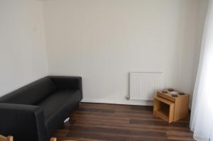 House Share - Rooms to Let with Shared Bathroom on 2nd Floor
