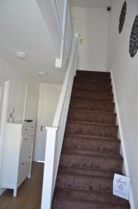 House Share - Rooms to Let with Shared Bathroom on 2nd Floor