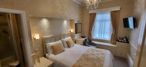 Small Double Room room in Bryn Derwen with Private Car Park