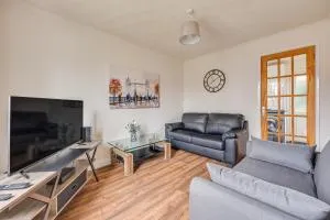 Immaculate Two Bedroom House with Parking - 乌波斯顿