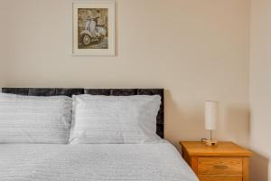 Immaculate Two Bedroom House with Parking