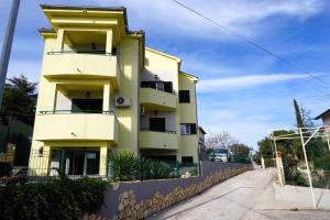 Apartments Pirovac 150m from the beach