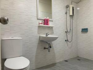 RB7: Private House Downtown 1min walk to metro