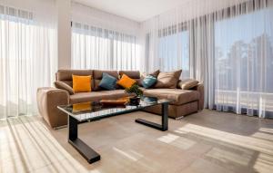 5 Bedroom Beautiful Home In Zaton