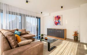 5 Bedroom Beautiful Home In Zaton 