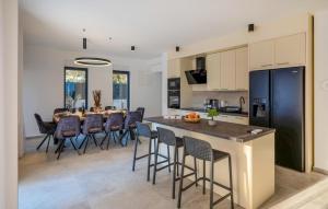 5 Bedroom Beautiful Home In Zaton