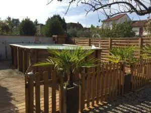 ESCALE AU FOND DU JARDIN - 博埃