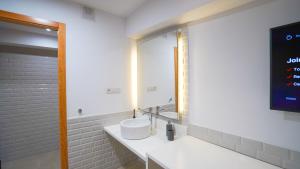 Oceanside Luxury Loft - Fast Wi-Fi - Workstations