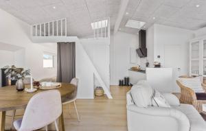 1 Bedroom Amazing Home In Munkebo