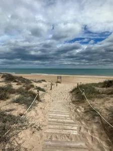 Chalet adosado en la playa de El Perellonet con piscina, pista tenis - El Palmar