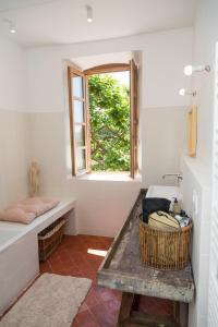 Maisons de vacances Mas dans la campagne pour loisirs et teletravail : photos des chambres