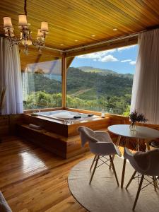 Chalé Romântico com jacuzzi e café da manhã em Rancho Queimado