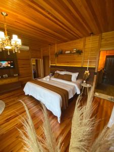 Chalé Romântico com jacuzzi e café da manhã em Rancho Queimado