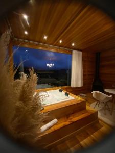 Chalé Romântico com jacuzzi e café da manhã em Rancho Queimado