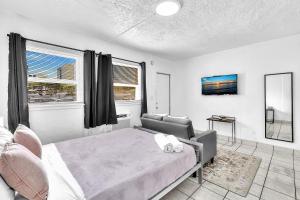 Executive Studio Hollywood Blvd & Near Beach