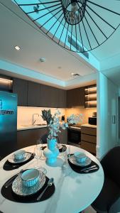 Burj Crown Luxurious 2Bedroom Balcony