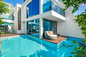 【Beach Front】海景沙滩别墅，私人泳池，免费早餐，女佣每日清洁，生活方便交通便利