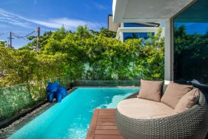 【Beach Front】海景沙滩别墅，私人泳池，免费早餐，女佣每日清洁，生活方便交通便利