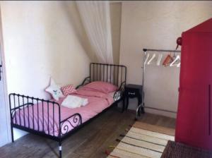 Maisons de vacances Charming Village House with Swimming Pool : photos des chambres