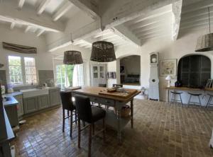 Maisons de vacances Charming Village House with Swimming Pool : photos des chambres