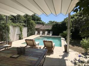 Maisons de vacances Charming Village House with Swimming Pool : photos des chambres