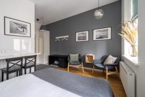 Elegant and Quiet Studio near Park with Elevator and AC, 9 min walk to Riga Old Town