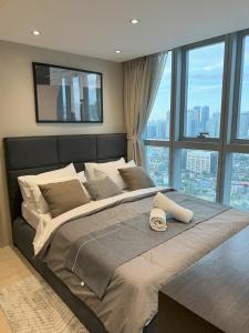 Staycations Up Above 16 @ BGC 2BR - Aparthotels, Manila