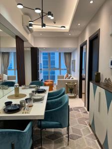 Stylish 2br with View at BGC Uptown Parksuites 29a