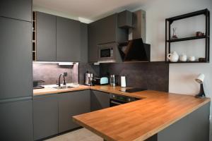 Sunlit Elegance Escape Apartment