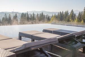 Rich OAK - готель з відкритим панорамний басейном