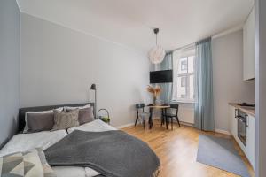 NEW! Quiet studio with elevator, 9 min walk to Old Town