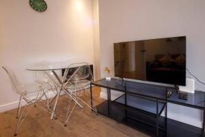 Smart TVSelf Check-In2mins to weymouth Beach