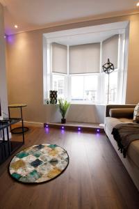 Smart TVSelf Check-In2mins to weymouth Beach