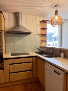 Appartements Grand Appartement ultra moderne Plein Centre, plage a pieds, avec parking : photos des chambres