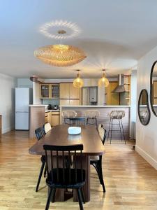 Appartements Grand Appartement ultra moderne Plein Centre, plage a pieds, avec parking : photos des chambres