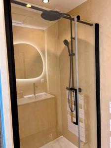 Appartements Grand Appartement ultra moderne Plein Centre, plage a pieds, avec parking : Appartement 2 Chambres