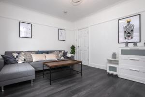 Modern 2 Bed Apartment in Prime Camden Sleeps 6