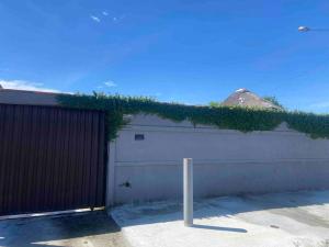 Casa com piscina a 500 metros da praia