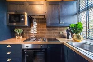 Lux Versace 1 Bed, Hot Tub, Pool Table, Sky Tv