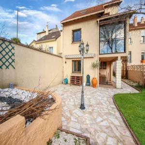 Villas Maison Bezons: Confort & Jardin : Villa