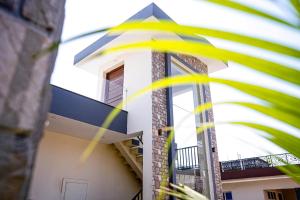 Luxury Villa with Free Breakfast - RnR Manor