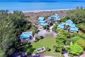 It's A Shore Thing! Beachfront on Little Gasparilla Island Placida FL- up to 4 adults - Min 4 nights - Port Boca Grande