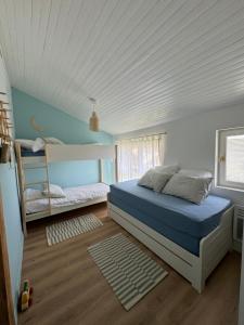 Maisons de vacances Le Lodge de l'ocean - Maison familiale en bois neuve - Piscine chauffee : photos des chambres