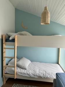 Maisons de vacances Le Lodge de l'ocean - Maison familiale en bois neuve - Piscine chauffee : photos des chambres