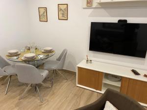 Centrico y Practico piso con entrada independiente