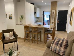 Centrico y Practico piso con entrada independiente