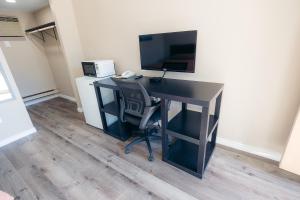 Clarkson Village Motel, 1815 Lakeshore Rd West Mississauga