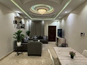 شقة فاخرة غرفتين وصالة ارضية و مدخل مستقل النرجس 11