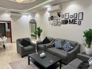 شقة فاخرة غرفتين وصالة ارضية و مدخل مستقل النرجس 11