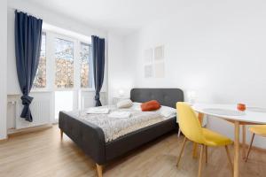 Quiet apartment with kitchen near the metro